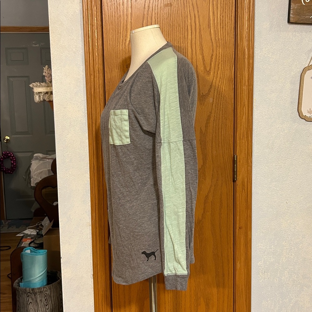 PINK Oversized Gray Top - Women’s Size X-Small - Picture 2 of 6